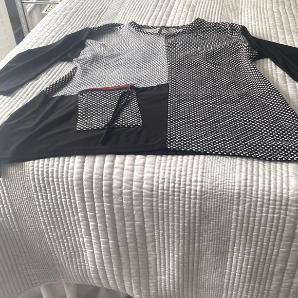 Black and White Patterned Tunic-Size L - Picture 10 of 12